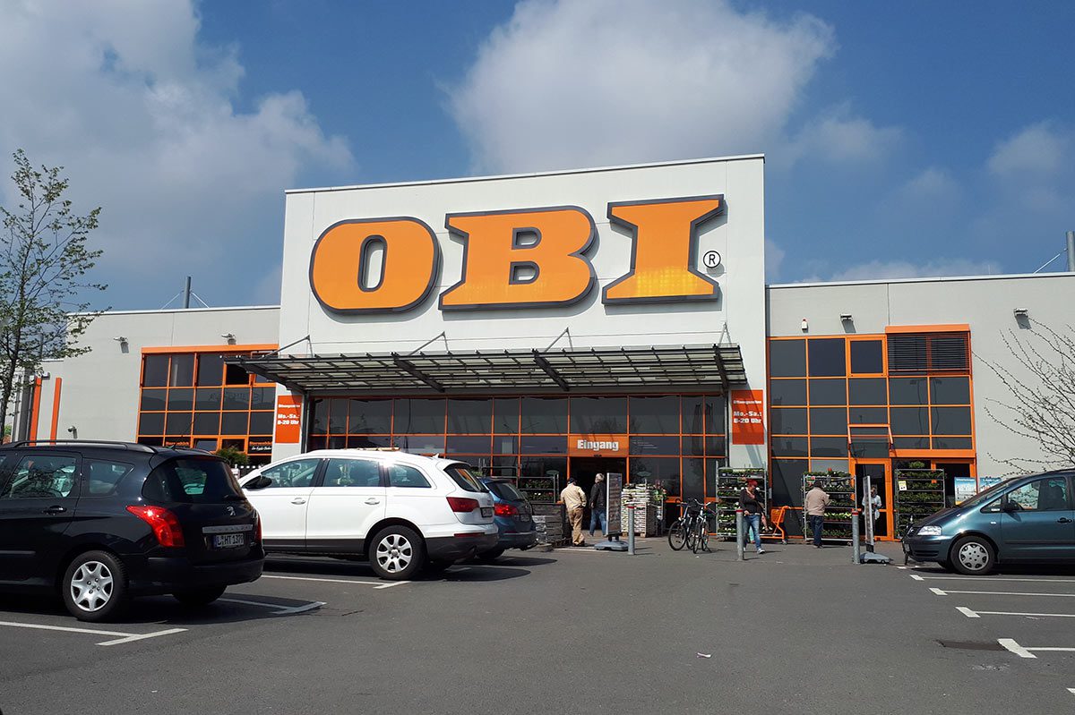 The photo shows an OBI DIY store in Leipzig