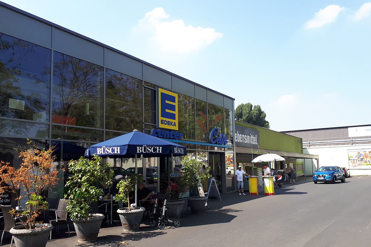 Das Foto zeigt einen Edeka-Lebensmitteleinzelhandelsladen in Düsseldorf