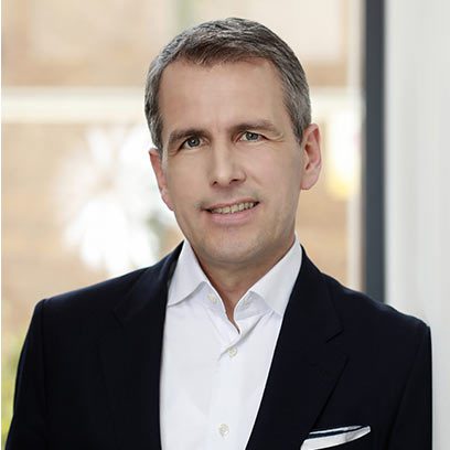 Das Porträtfoto von Niclas Karoff, Vorstandsvorsitzender der Hamborner Reit AG