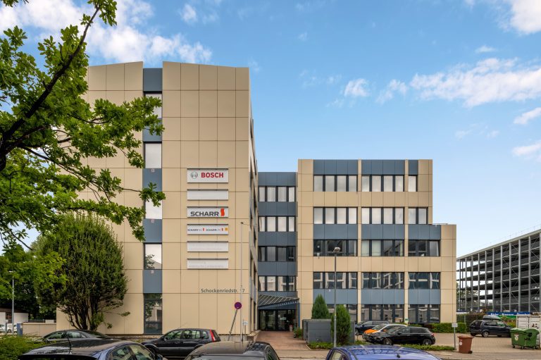 Das Foto zeigt ein Bürogebäude in Stuttgart